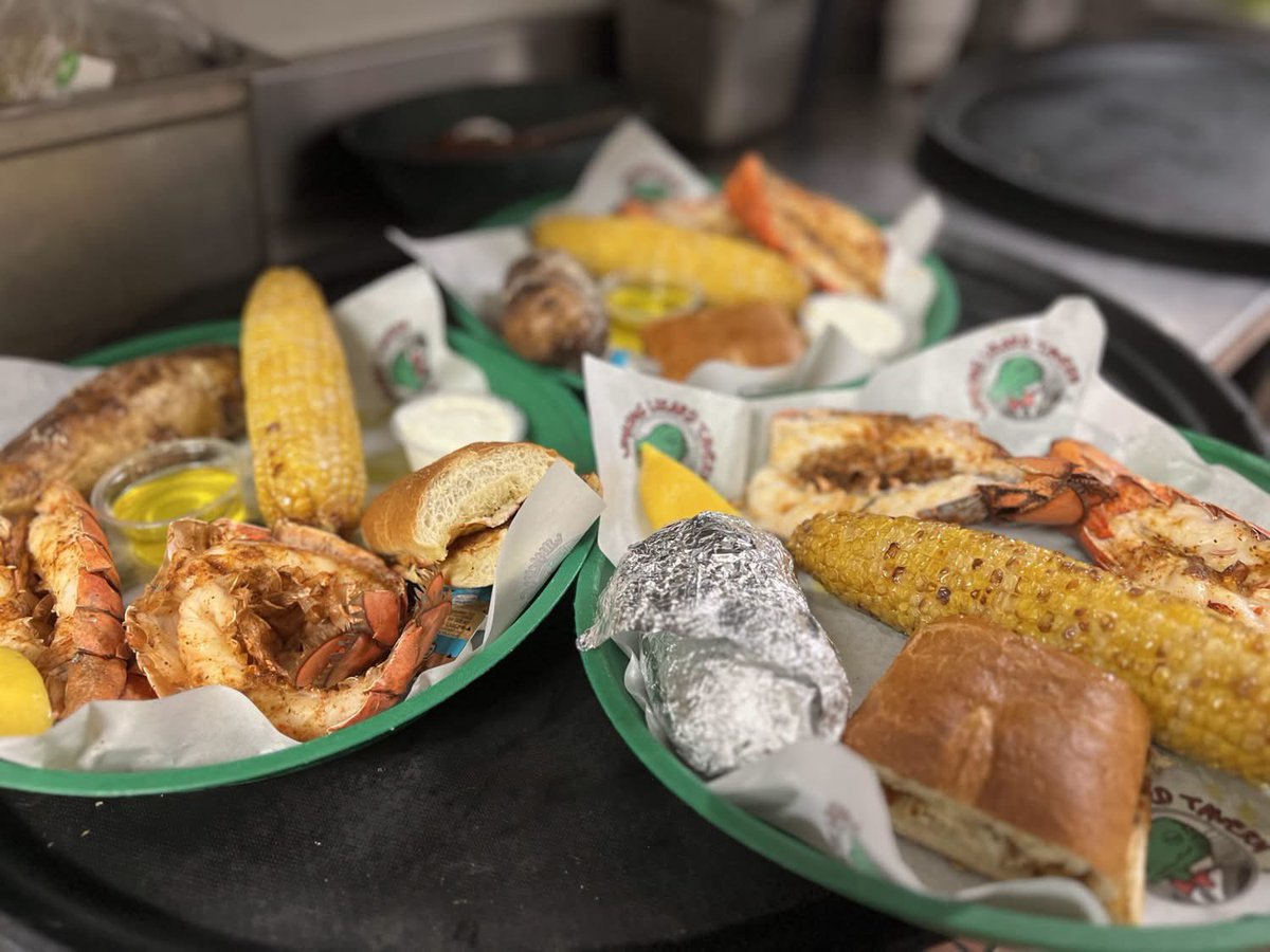 winkinglizard's tweet photo. 🦪 CLAM IT WHILE YOU CAN! 🦪 

This weekend we're serving up clambakes in: 
📍Canton
📍Lakewood  
📍Mayfield Hts

The best clambake deals around with dinners starting at $26 and Twin Lobster Tail Dinner for just $40. 🦞  Dinners available for dine-in or to-go!

#clambake https://t.co/Jr28xcwQve