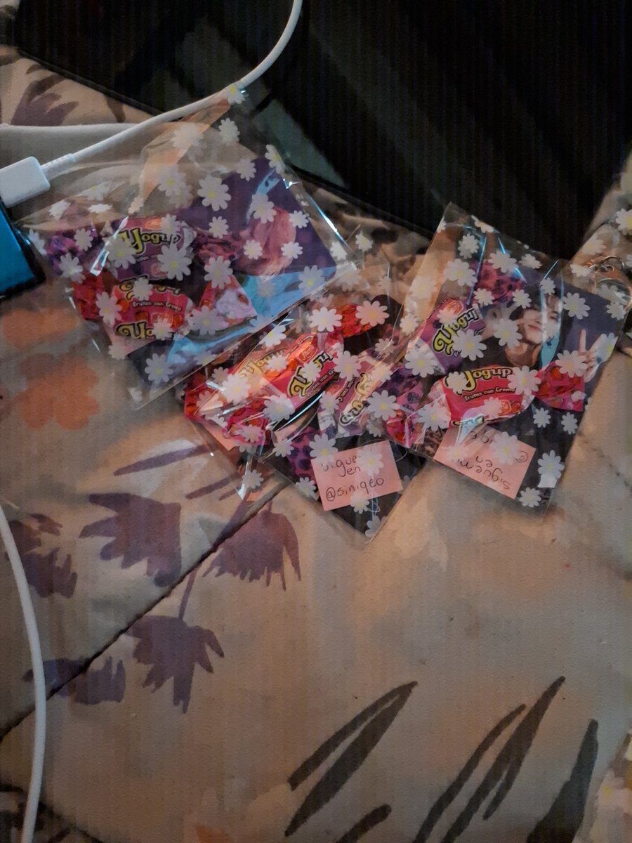 siniPbee's tweet photo. haciendo sus freebies bebas https://t.co/DKWhu03Isi