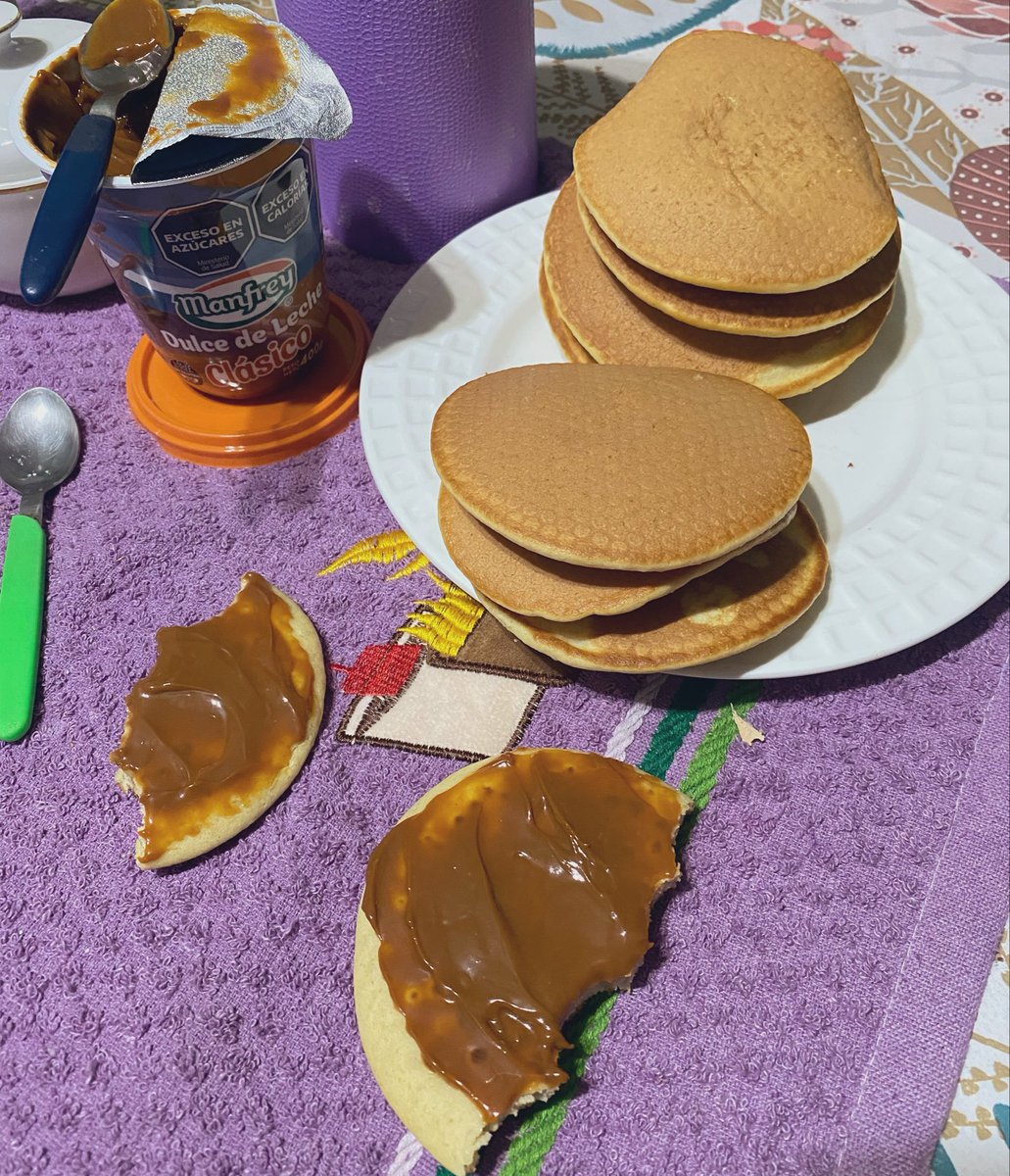 blluelipss's tweet photo. le dije q tenía hambre y me hizo hotcakes la amo tanto😭😭💞💞 https://t.co/ckq1TTmXQb