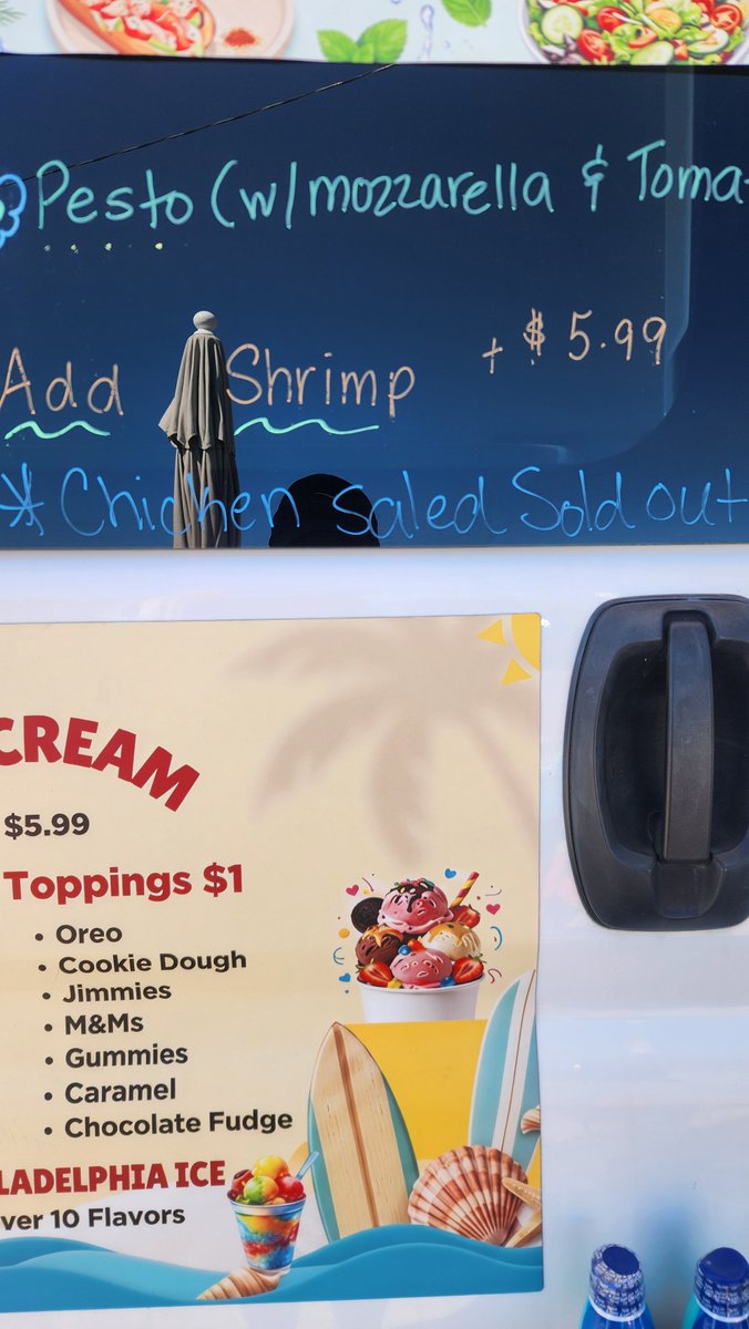 danis1212's tweet photo. No more chicken saled 🥲 https://t.co/In96uFBLjU