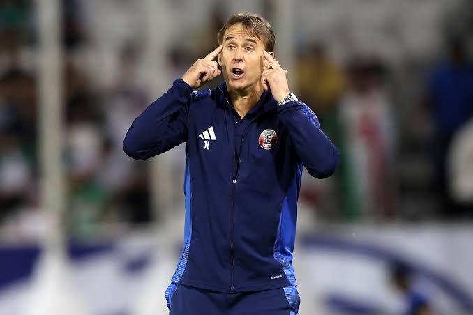 Araya18Pau's tweet photo. Asi que suena Lopetegui a la selección 🇨🇱.

Por CV es el más atractivo, ex DT Selección Española, Madrid, Sevilla y dirigió en Premier.

Sus logros:
- Campeón Europeo Sub19 y 21 con 🇪🇸
- Campeón Europa League con Sevilla

Formación preferida: 4-2-3-1
Variantes: 4-3-3 / 4-4-2 https://t.co/4QAowdCxWS
