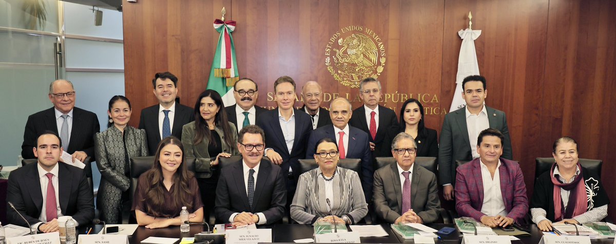 rosaicela_'s tweet photo. Acudimos al @senadomexicano como parte de la Glosa del 2º Informe de Gobierno de la Presidenta @Claudiashein. Agradecemos a los presidentes de la #Jucopo, @NachoMierV, y de la Mesa Directiva, @higinio_mtz, así como a las y los legisladores su anfitrionía. Afirmamos que en #México hay bienestar, paz social, estabilidad y gobernabilidad. Tenemos una política interior que escucha todas las voces y atiende las causas, sin distinciones. 🇲🇽 @VelascoM_ @manuelanorve @AlbertoAnayaGt @ClementeCH @SenadoraV @MayuliMtzSimon