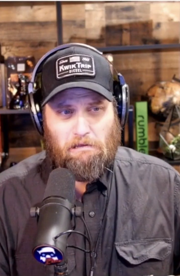 justsaying_1984's tweet photo. the BEST PART of this clip is the last 5 seconds.  

This man is not well.  He is seething  like he’s never seethed before.  

The eyes of the felted grifter tell no lies. https://t.co/HngHaj6Lre