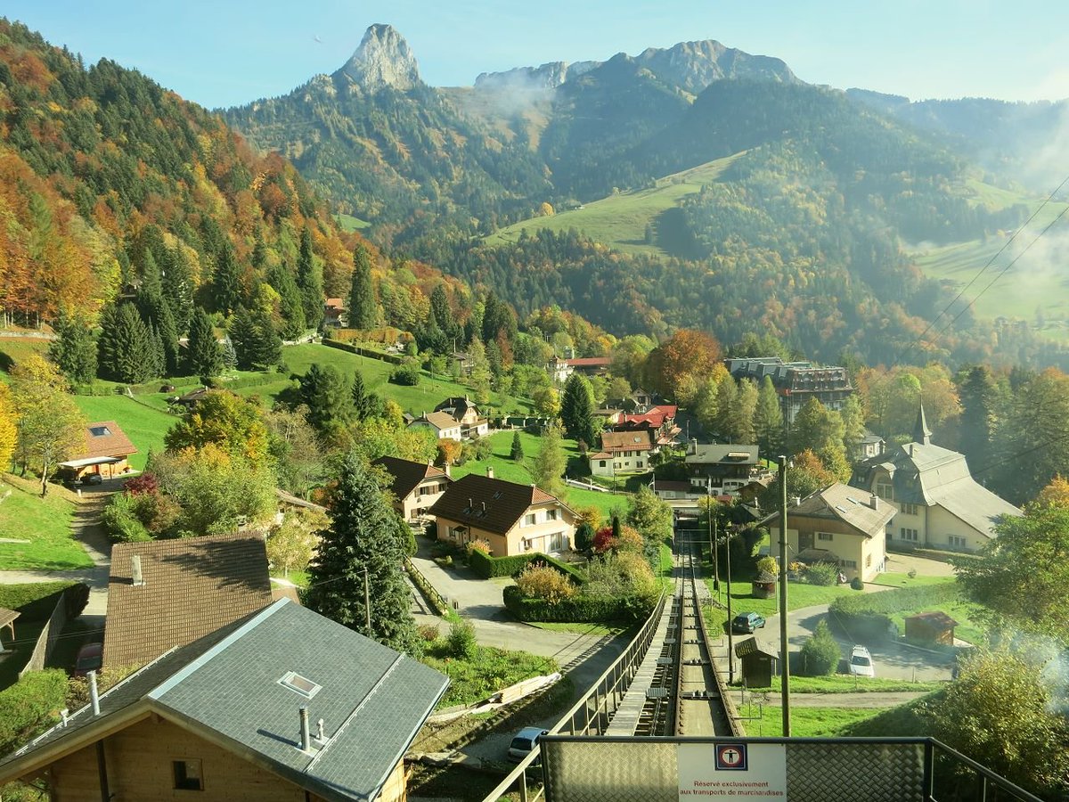 standseilbahnen's tweet photo. Standseilbahn Funiculaire Les Avants - Sonloup
Foto Markus Seitz Archiv https://t.co/RzWM1d9RR5
#lesavants #sonloup #montreux #lausanne #lakegeneva https://t.co/m8epGTtjSp