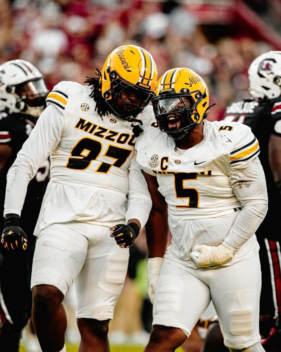 imbrayrobinson's tweet photo. I am blessed to receive an offer from Mizzou!!🙏🏾✝️
@HokaHeyFootball @justinallen13 @SWiltfong_ @adamgorney @samspiegs
@TomLoy247
@LemmingReport @Rivals @CoachKirkMartin
@MrCoachRob
@coachhayes23 @jeffries_jacob https://t.co/Q2zaJmsuF4