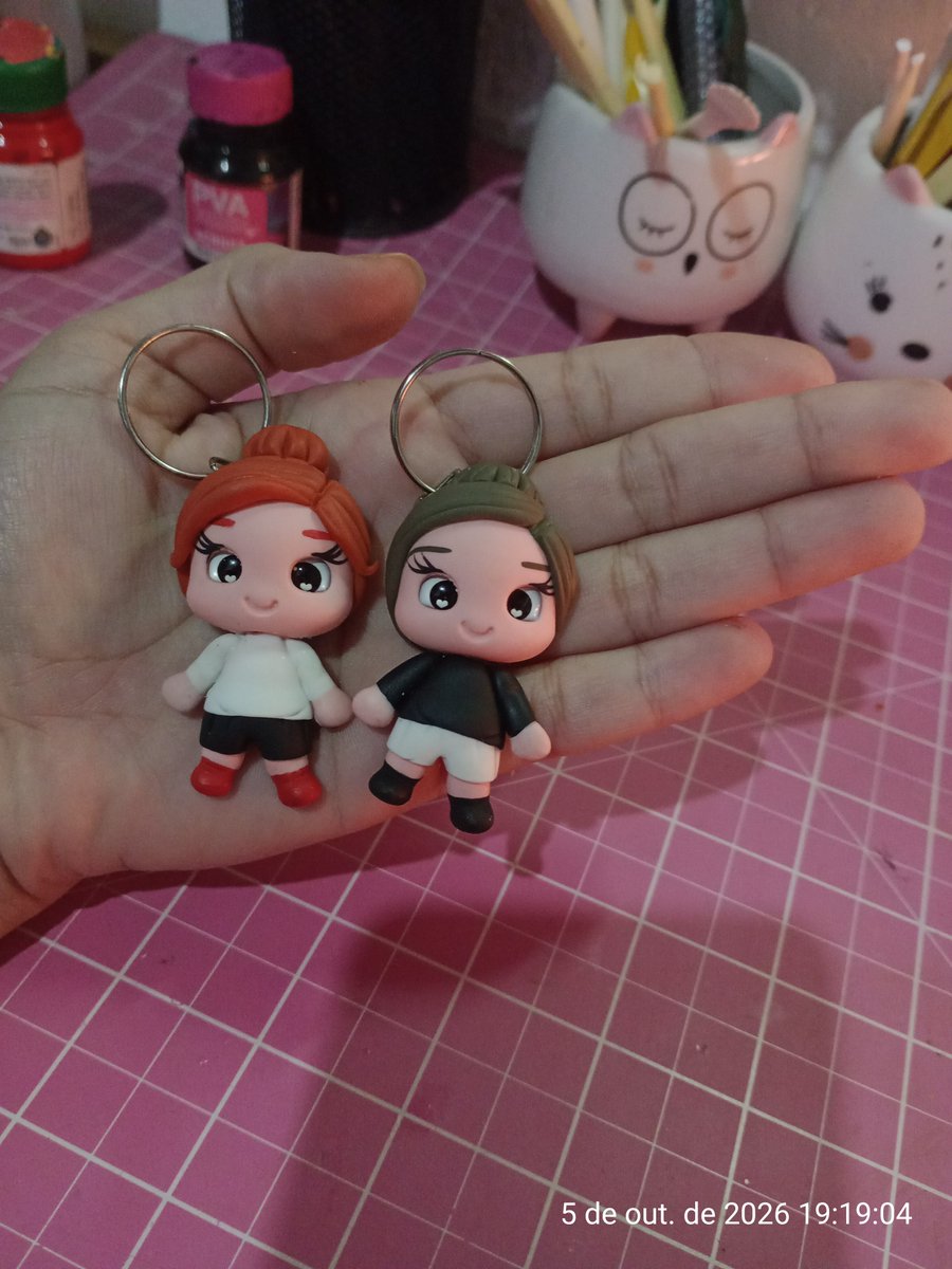 pqtayna's tweet photo. AIIII, TO APAIXONADA 😭🖤🤍

esses serão os chaveirinhos que irei distribuir no dia 10 e 11, pra quem não for no after pode me chamar pra pegar lá na peça dia 10 🫶🏻

queria deixar uma lembrança desses momentos maravilhosos que a peça nos proporcionou 🫂 https://t.co/eTEBGm5OKh