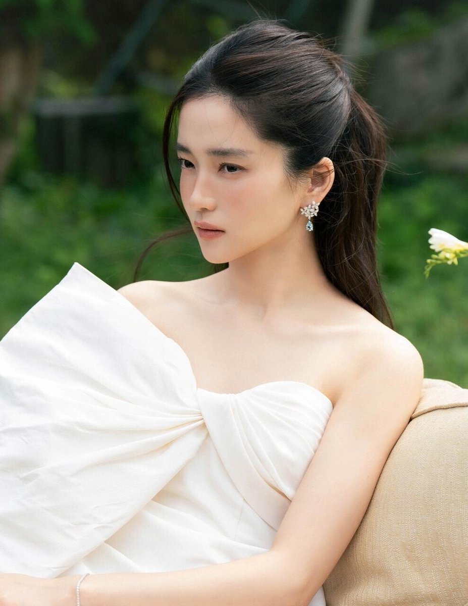 taeri_yeosin's tweet photo. Kim Taeri X Golden Dew
Garden of Wonders
B-Cut https://t.co/zP4FZsv1Rq