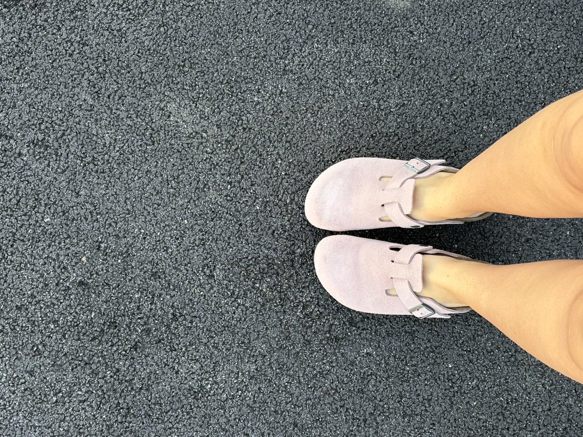 crystalfeet19's tweet photo. Hmm want to wear open birks but don’t have a pedicure 😭😩

#feet #soles #footfetish https://t.co/uAOv8EqHKA