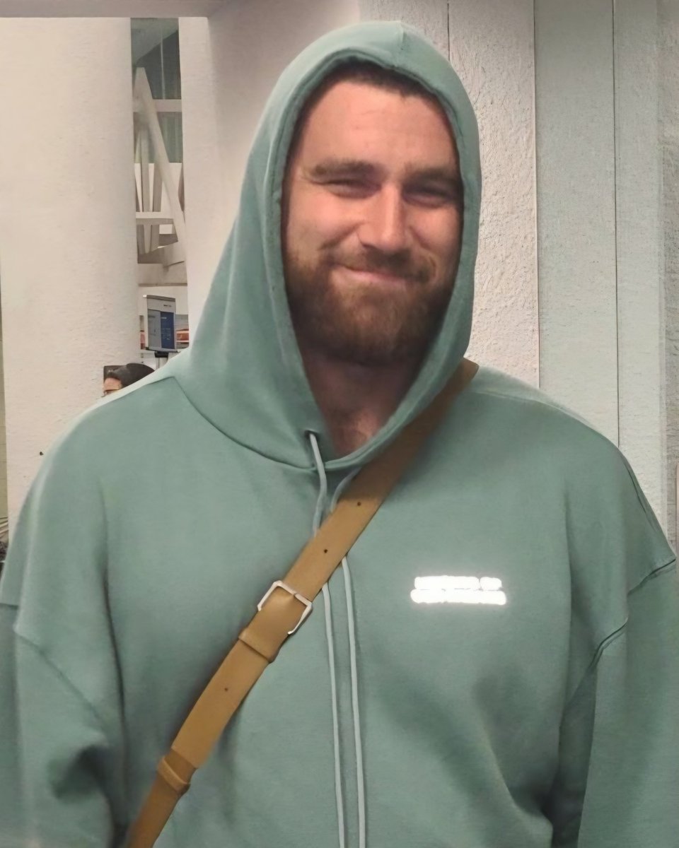 Mcrtyr's tweet photo. Happy birthday, @KillcTrav. I think you already have everything you could ever want, but Iʼll hop out of a cake for you anyway. Hope itʼs fucking awesome, dude. ❤️ https://t.co/wGoHmsQUru