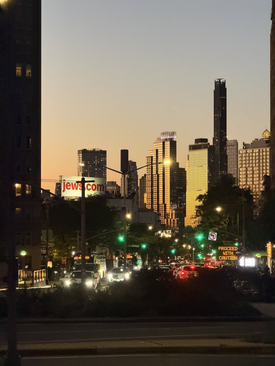 ExaltedFoks's tweet photo. Beautiful Brooklyn sunset sponsored by https://t.co/Qs2NyuSxpv https://t.co/sjCpkvTic3
