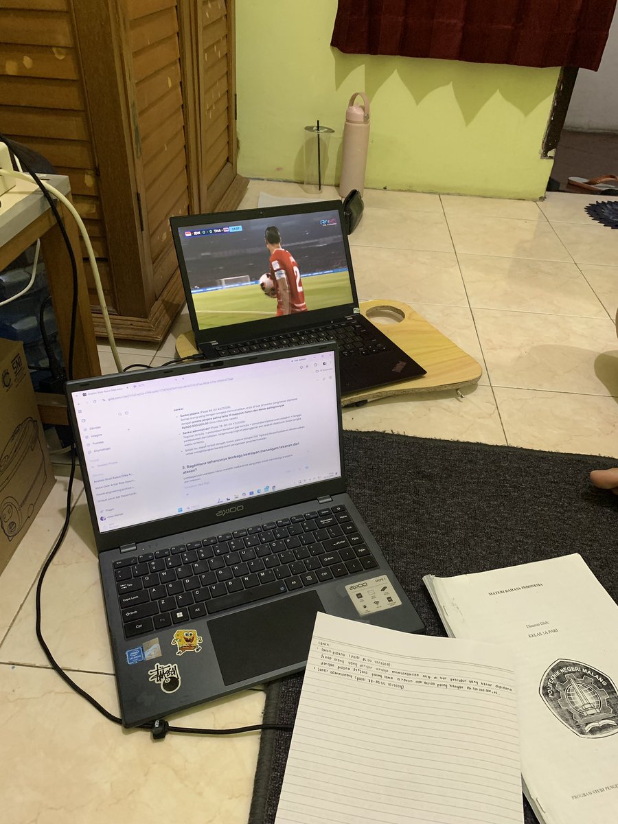 kejwpit's tweet photo. nobar timnas kinda heal me.. walau tetep abis itu stress lagi wkwk https://t.co/2pDIlMhJNz