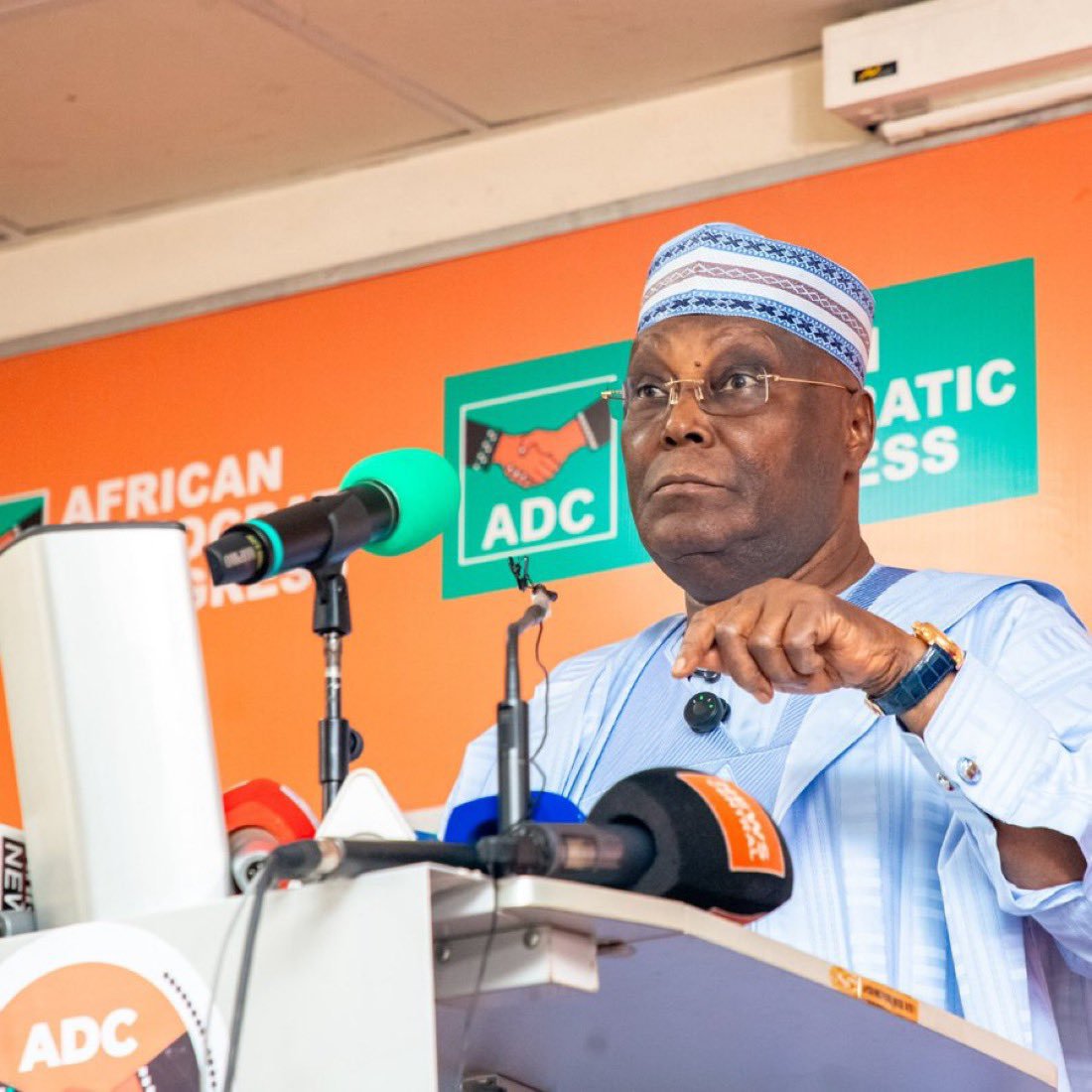 Amb_Fatima_Kari's tweet photo. Atiku Abubakar stands as a beacon of renewed hope for Nigeria, bringing proven leadership, economic vision, and national unity.

A brighter tomorrow begins with tested leadership. 🇳🇬✨
#AtikuIsComing #HopeForNigeria #TestedLeadership #UnityAndProgress https://t.co/Zec23D4xU3
