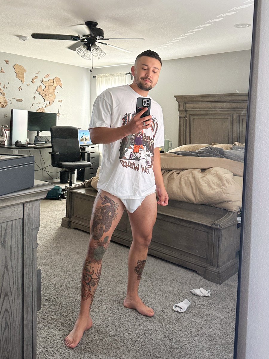 risyfredster's tweet photo. no pants yet. not planning on it either https://t.co/k8Ut9Mz5EE