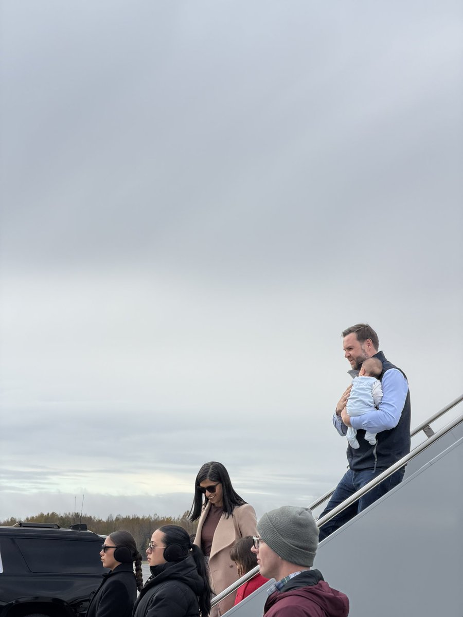 MaryMargOlohan's tweet photo. JD and Usha Vance are wheels down in Alaska! https://t.co/heRkMr0jKN