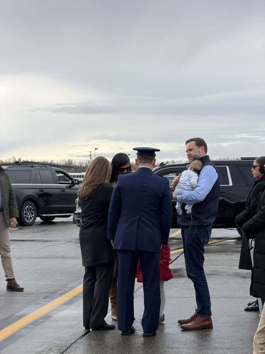 MaryMargOlohan's tweet photo. JD and Usha Vance are wheels down in Alaska! https://t.co/heRkMr0jKN