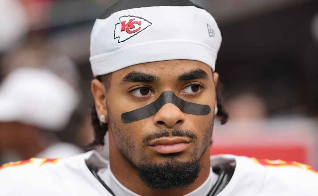 Daily_Chiefs_'s tweet photo. Mansoor Delane through Week 5: 🔥

84.5 PFF Defensive Grade
85.0 PFF Coverage Grade

He’s the ONLY rookie CB with both grades above 80. 👀

In fact, no other rookie CB even has BOTH grades in the 70s.

Delane is already one of the best CBs in the NFL. 😤💪🏾 https://t.co/7p9ctIV87Z