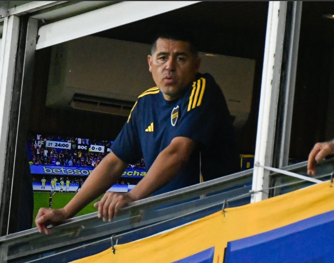 MarceloMerkato's tweet photo. Llamado a la solidaridad. El hincha busca establecer el paradero de Juan Román Riquelme ya que desde que gana Boca, la empresa encargada de televisar los partidos no lo mostró nunca más en el palco que suele utilizar. Cualquier tipo de información es bienvenida. Muchas gracias. https://t.co/XDIEMXcmZ0