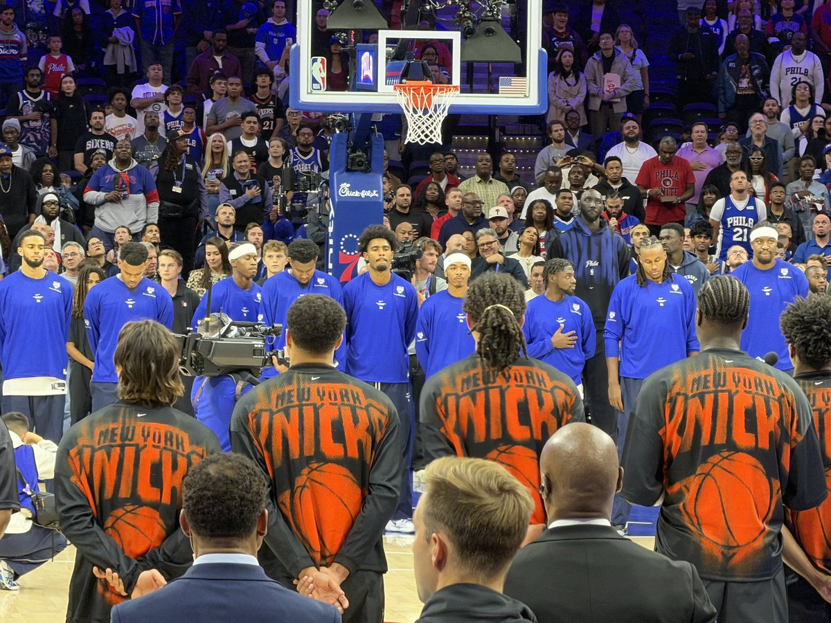 Krisplashed's tweet photo. Knicks warmups 🔥 https://t.co/nG77Qxmxx4