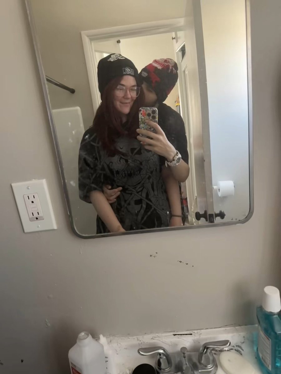 sleepyhoriginal's tweet photo. Me and my girl, idk what I’d do without her ❤️ #relationships #love #girlfriend https://t.co/sElhIfyZlG