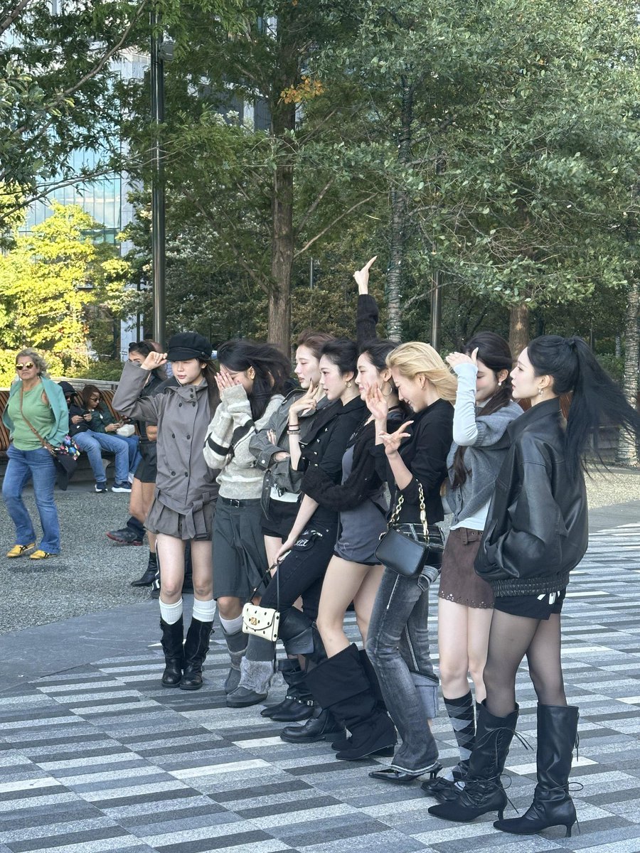 bemychew's tweet photo. 우..우월콤 지리는데 확대해 보면
바람때메 눈도 못뜨고잇는거 개터짐 https://t.co/fRX91LsH1F