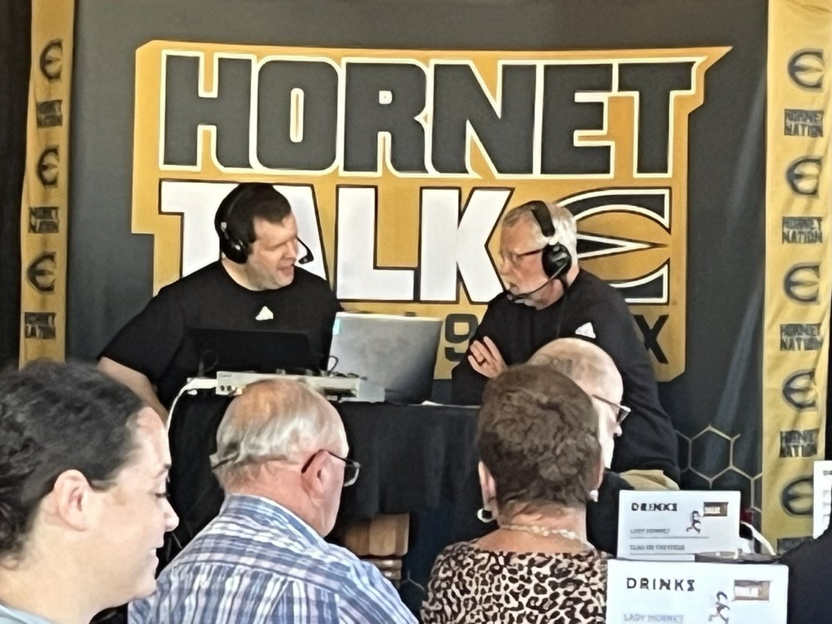 ESUSports's tweet photo. Good crowd on hand for Hornet Talk as 9th ranked @esuhornetsfb moved to 5-0 with a win over MWSU and get ready for a trip to MSSU on Saturday. #StingersUp #UNIT https://t.co/pMN4Hzs2P2
