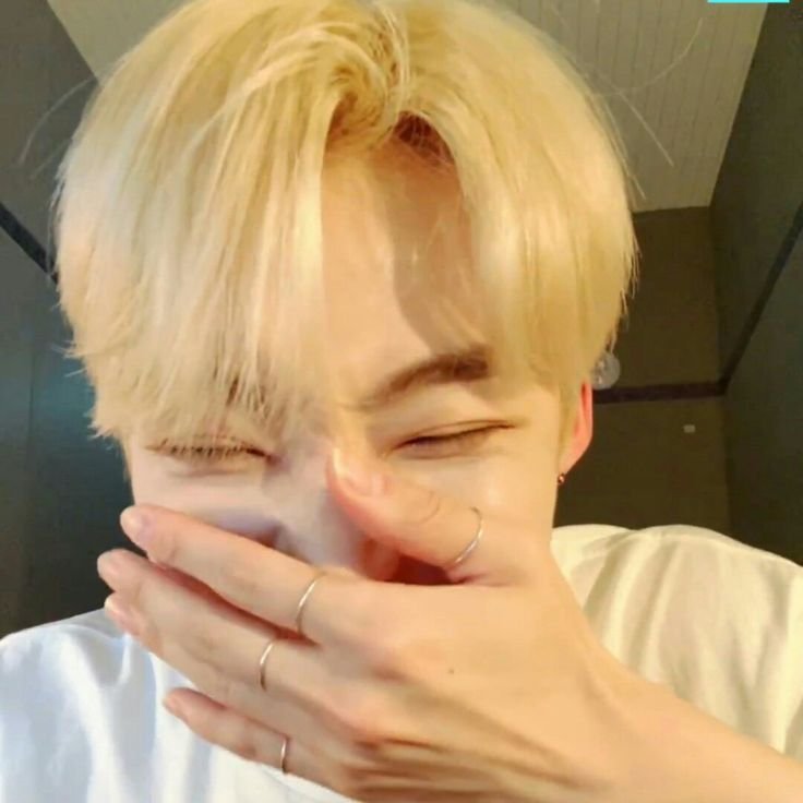 gvml9523's tweet photo. 뉴야 좋은 아침 오늘 쫌 추워 감기 조심해!! 오늘 뉴팅하자 사룽해 보고싶어☘️🩵 https://t.co/D8jjU2HVjz