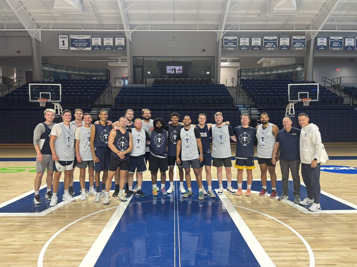 TrineThunderMBB's tweet photo. Thank you to all the alums for visiting us at the MTI center and playing in the alumni game this past weekend! We look forward to carrying on the winning tradition. #ThunderMBB https://t.co/lJ6S5Un4NJ