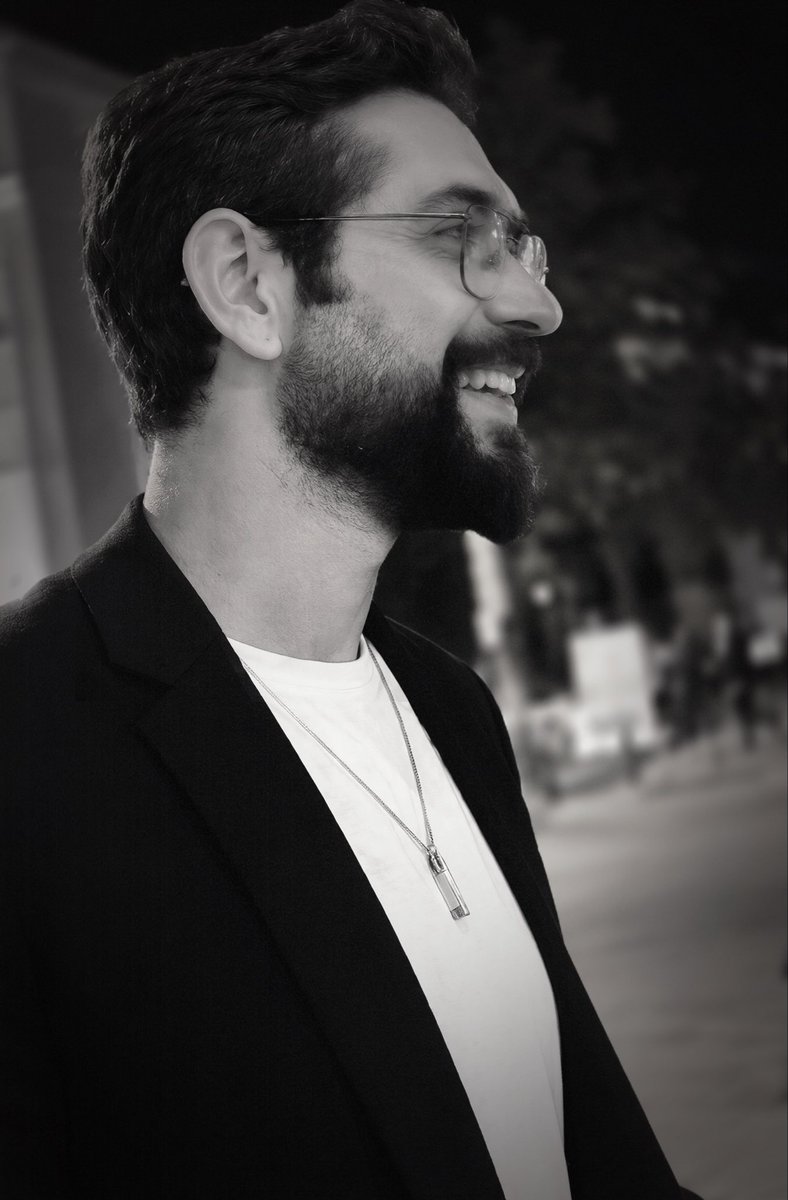 silverlitK_'s tweet photo. and you've got a smile that can light up 
this whole town … https://t.co/y8Hb9aiDRL