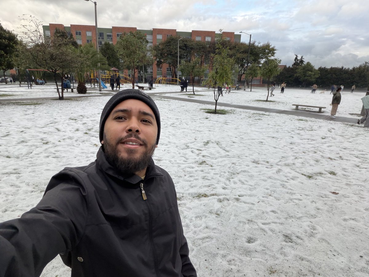 victororozco's tweet photo. Un ratico en la “nieve” 🙃 

Oslo está feliz 🙂 https://t.co/MKPY6WKNBQ