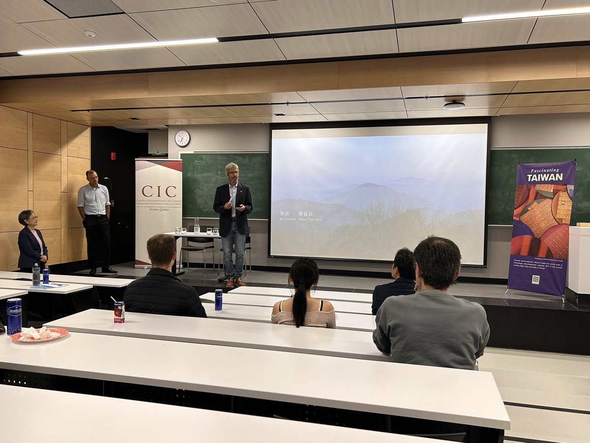 bectmyul's tweet photo. Le documentaire “ l’Odyssée des puces” a suscité de vifs intérêts à l’université Laval.  Nous remercions la chaire Indo-Pacifique et la Section Québec du Conseil des Relations Internationales pour avoir coorganisé l’événement et pour le bel échange après la projection. https://t.co/DJArJ6iWEp