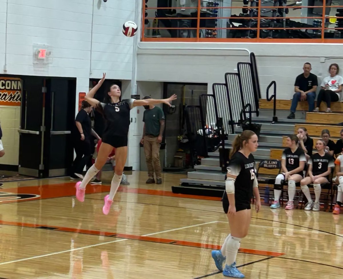 ClutchSportsIL's tweet photo. Illini Bluffs volleyball is proving to be a powerhouse in the area this year. 

A trio of juniors — @EmersonEeten, @MaddyStephens28 and Addie Woertz are leading the way not just in their skill, but in their work ethic and drive.

Story: https://t.co/FXAbPGqPuC https://t.co/sbVwlue1ao