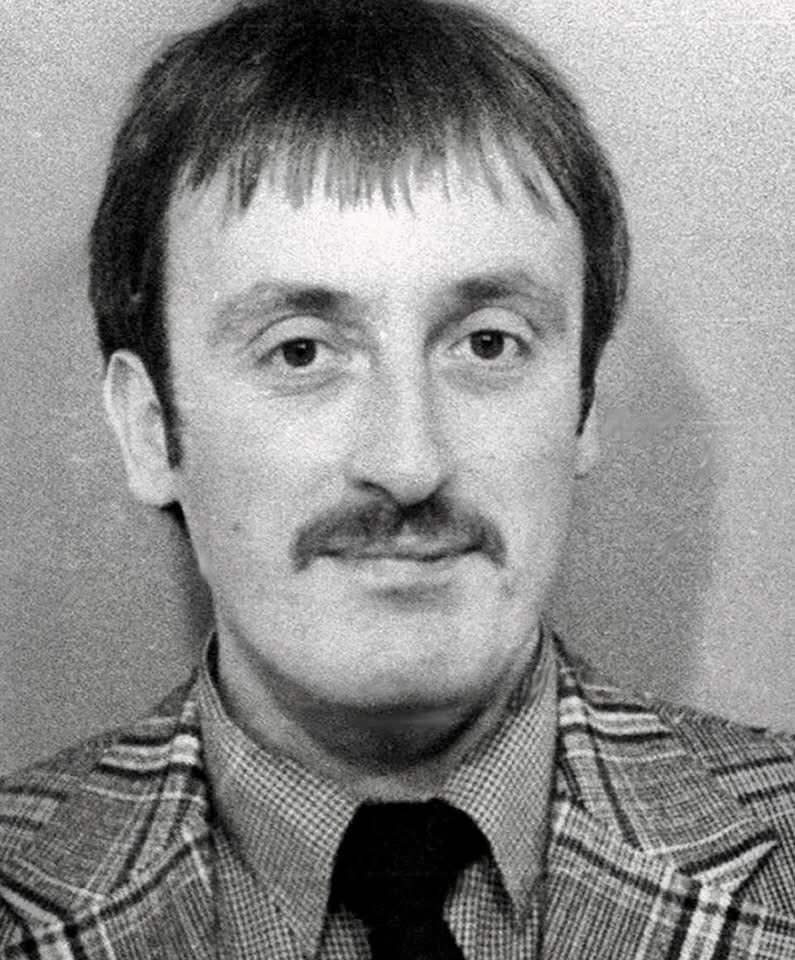 tpmt_org's tweet photo. Today we remember PC Keith Blakelock QGM who was murdered in 1985 whilst protecting firefighters during a riot. We erected our memorial to Keith’s sacrifice at Muswell Hill, London where today we laid flowers
#PoliceFamily
#PoliceMemorials
#HonouringThoseWhoServe
@metpoliceuk https://t.co/4rWIjmqBq6