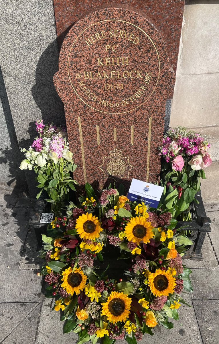 tpmt_org's tweet photo. Today we remember PC Keith Blakelock QGM who was murdered in 1985 whilst protecting firefighters during a riot. We erected our memorial to Keith’s sacrifice at Muswell Hill, London where today we laid flowers
#PoliceFamily
#PoliceMemorials
#HonouringThoseWhoServe
@metpoliceuk https://t.co/4rWIjmqBq6