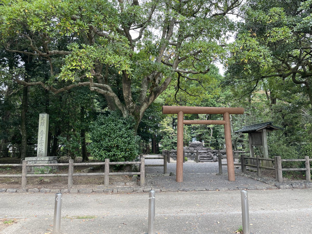 maruyubesi2022's tweet photo. 斎宮駅から
斎宮歴史館博物館へ https://t.co/c88Kgig5wD
