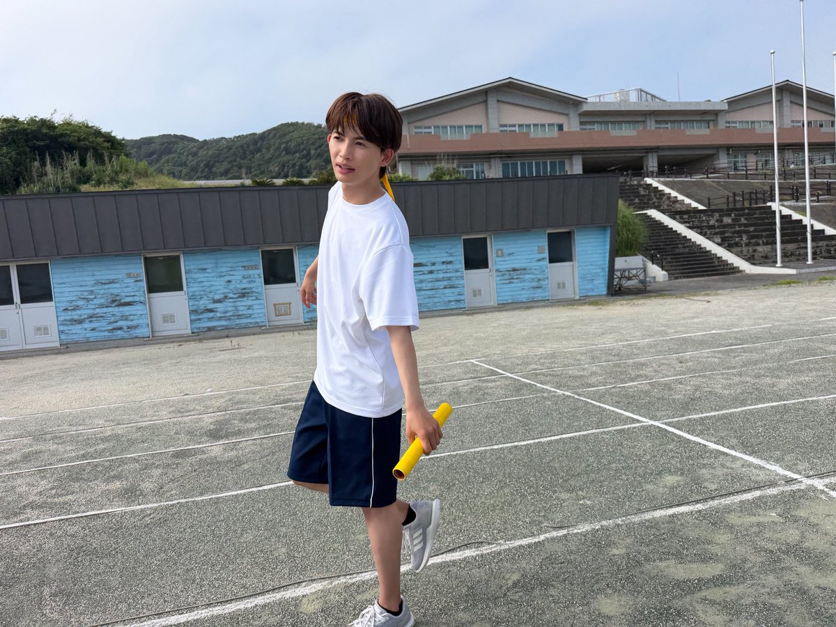 naoya_k_staff's tweet photo. おはようございます☀️

ドラマ『青と碧』
1話ご視聴ありがとうございました🙇‍♂️

青に成績負けて拗ねてる碧
https://t.co/MNJVRLYO6N

放送直前インライ服がほぼ被る奇跡を起こした相変わらず仲の良いふたりでした。

#ドラマ青と碧 #草川直弥 https://t.co/kU0SoDpZRO