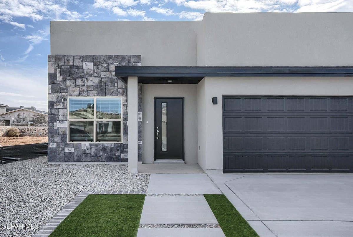 JRod7912's tweet photo. Looking for a corner lot on North East El Paso?

Welcome to 12184 BAHJAT DR, El Paso, TX 79934 just hit the market!

Take a look at this awesome space:

 https://t.co/aW6lqHpGas https://t.co/VyhObaD828