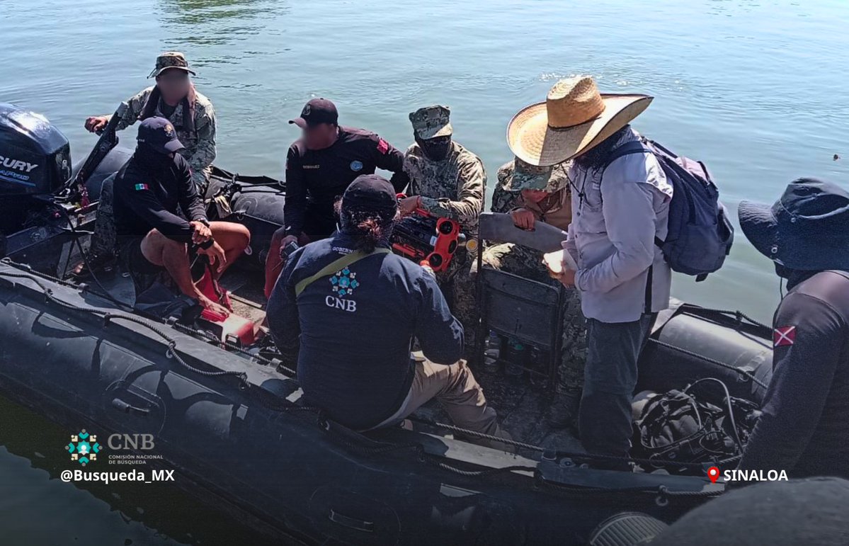 Busqueda_MX's tweet photo. ⚠️ #AccionesDeBúsqueda | #Sinaloa | #Nacional

Como parte de las labores permanentes de búsqueda, personal de la Comisión Nacional de @Busqueda_MX realizó acciones de búsqueda forense en el estado de #Sinaloa, mediante exploración acuática.

Las actividades incluyeron levantamiento del lecho con ecosonda, inmersiones con drones submarinos y patrullaje de vigilancia en el área de trabajo, en coordinación con la Secretaría de Marina @SEMAR_mx, la Secretaría de Seguridad y Protección Ciudadana (SSPC) y la Fiscalía General de la República @FGRMexico.

Para el @GobiernoMX, la búsqueda forense de personas desaparecidas es una prioridad nacional. Continuamos fortaleciendo estos trabajos con un enfoque técnico, humanitario y de respeto a los derechos humanos.

#PersonasDesaparecidas 
#BúsquedaNacional 
#HastaEncontrarles