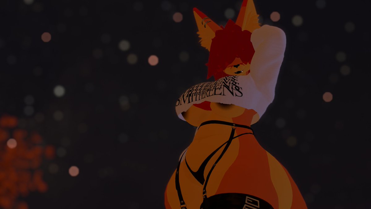 PyroTheFox_'s tweet photo. Autumn Lights https://t.co/JxZ6pqWQj0