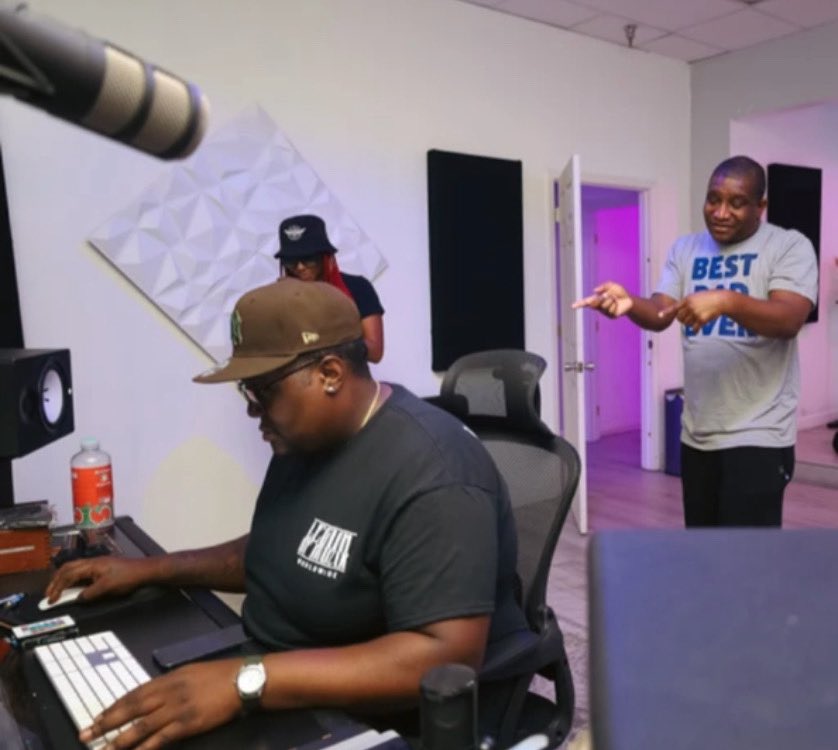 dfoyemusic's tweet photo. I be in my own world during playback🔥🔥🔥 https://t.co/QTkcdTVwbL