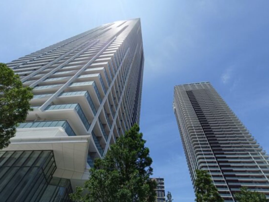 new_mthouse's tweet photo. 📢本日価格改定しました！  
【新価格×専任×仲介手数料30%オフ】

🌟HARUMI FLAG PARK VILLAGE TOWER棟37階🌟
2LDK/55.34㎡
🆕11,700万円→11,150万円（▲550万円）

✅ＬＤＫは13.1帖、無駄のない効率的な間取り。リビングと寝室の間に柱がなく快適です✨
✅メインベッドルームには1.3帖のウォークインクローゼットあり✨ ✅1.1帖のシューズインクローゼットあり✨

✴︎ 物件の詳細はこちらから   
🔗https://t.co/faCls1CnkL

✴︎ 内覧お問い合わせはこちら    
🔗https://t.co/S9NmZBg93d
お問い合わせの際は、物件名・価格を記載ください♪