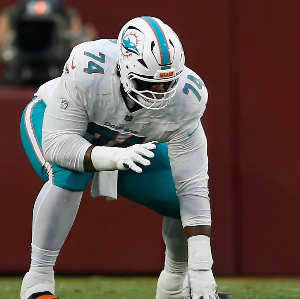 FinsXtra's tweet photo. 📈 Miami Dolphins' young guard duo of Kadyn Proctor (77.5) and Jonah Savaiinaea (77.5) was the second-highest graded guard duo in pass protection in the NFL in Week 4. ⚔️ (@PFF) #PhinsUp https://t.co/GTZHI5eZfC
