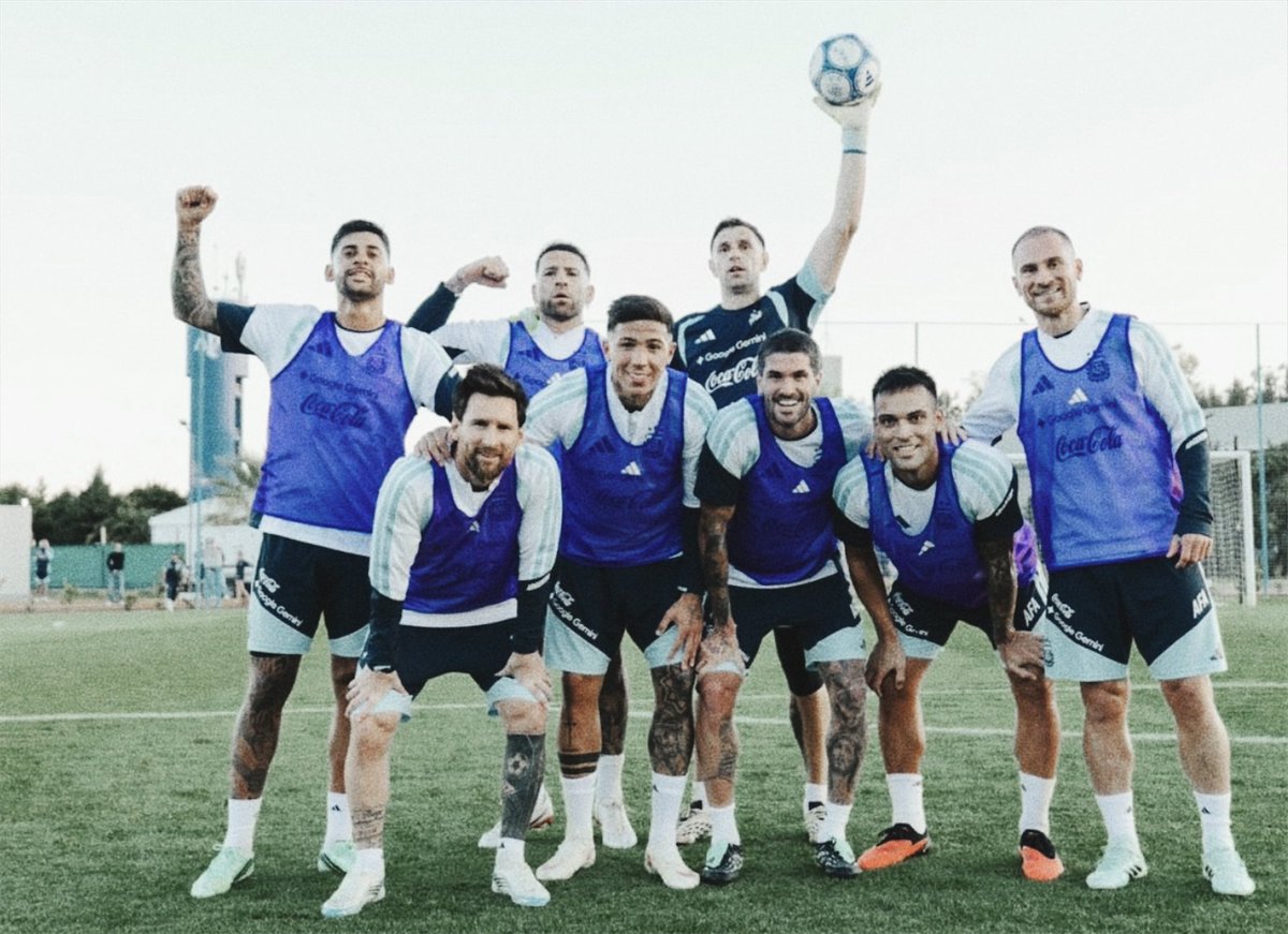 AlbicelesteTalk's tweet photo. WINNING TEAM. 📸🇦🇷 https://t.co/y5SybCon1o