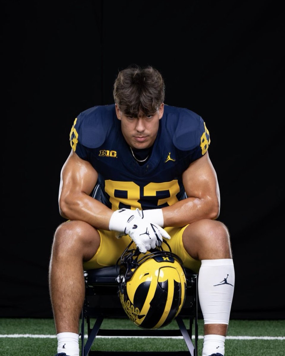 CollegeFBPortal's tweet photo. WILD: A conversation with Michigan TE Zack Marshall was LEAKED talking bad about the Michigan coaching staff.

Trouble brewing in Ann Arbor 😳