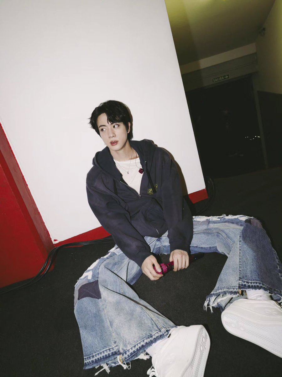 seokjinfile's tweet photo. JIN ON INSTAGRAM https://t.co/3ZcCqkDrsp