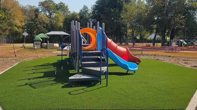 _Shawgrass's tweet photo. Shaw Elementary School in Springdale, Ark. features a Shawgrass surface. Maybe they could changed their name to Shawgrass Elementary School for one day. Maybe?🤔
#Shawgrass #Playgrounds https://t.co/xBC9Mc04Zl