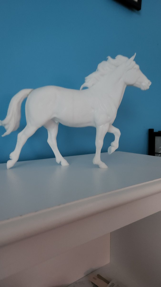 CedarGoat's tweet photo. A friend surprised me with an Olvaldi resin that's based off her real horse!! https://t.co/gLGiQFB0qT