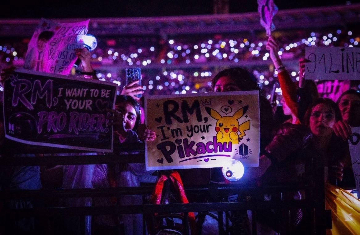 acervoleadeRM's tweet photo. BTS show:
“RM, eu sou o seu Pikachu”
“RM, eu quero ser a sua pro rider” https://t.co/zfxO0UnumB