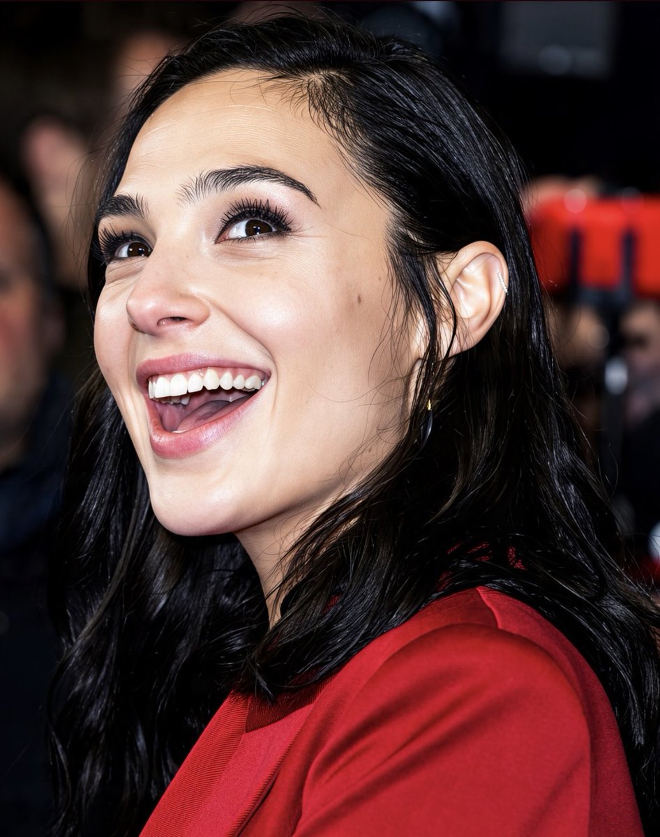 GALGADOT761's tweet photo. GOOD MORNING 🌞❤️ https://t.co/pjzYXV4oDX