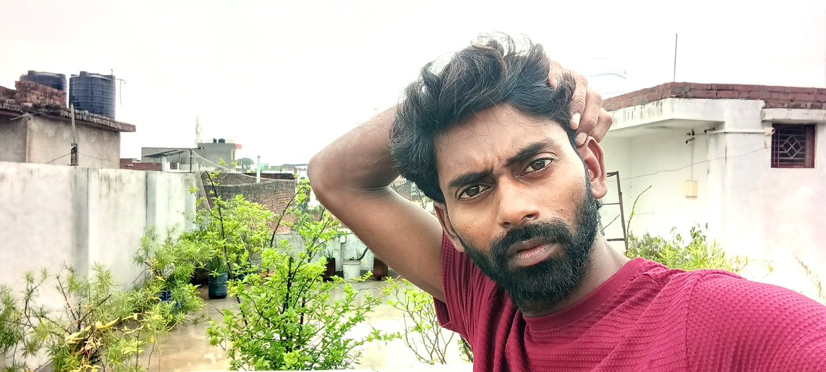 Gmaxi_92's tweet photo. It isn't necessarily the case that the person we like likes us back. Who knows—the person we like might have someone else they like. जरूरी नहीं की जो हमें प��ंद है, उसको भी हम पसंद हो। क्या पता उस पसंद की भी कोई पसंद हो? https://t.co/ABnA8gUksv