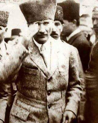 ngultekin1's tweet photo. İstanbul’un işgalden kurtuluşunun 103. yılınıda Başta Gazi Mustafa Kemal Atatürk olmak üzere İstanbul’u düşman işgalinden kurtaran tüm şehit ve gazilerimizi milletçe rahmet ve minnetle anıyoruz.

“ Bağımsızlık Benim Karakterimdir “
“Geldikleri gibi giderler!”
M.Kemal Atatürk https://t.co/Gef9eZeHzw